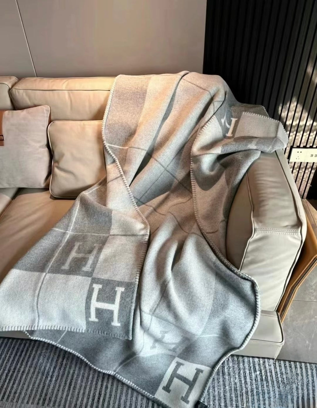 Hermès Grey Cashmere Throw